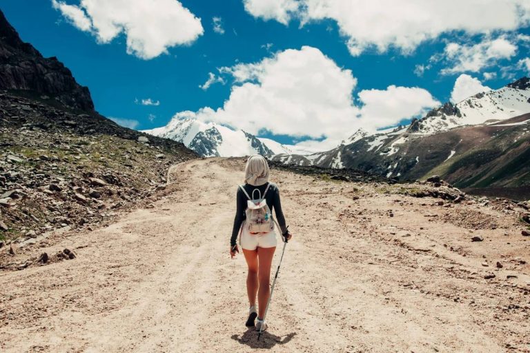 Great Hiking Outfits for Women to Wear on Any Hiking Trail